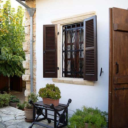 Apanemia Inn House Lofou Luaran gambar