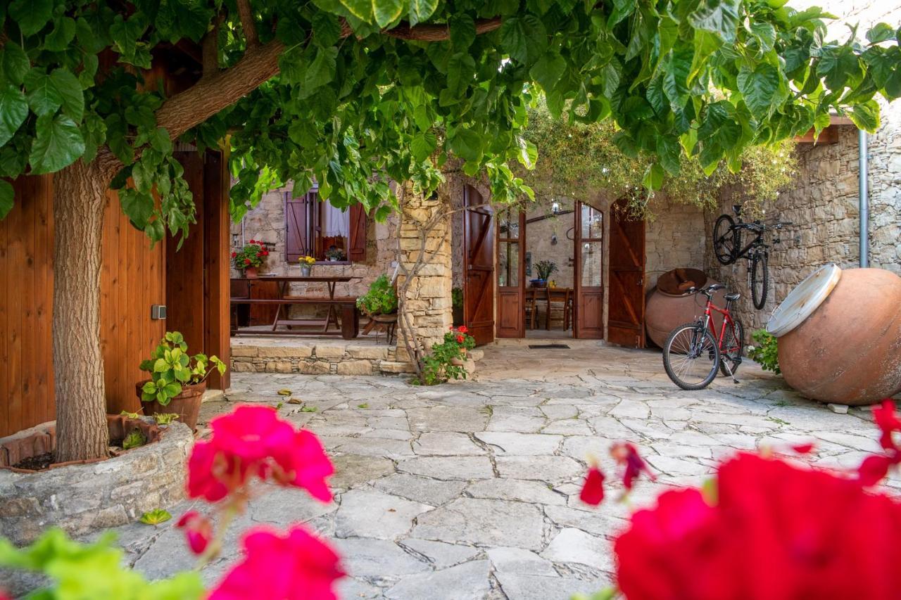 Apanemia Inn House Lofou Luaran gambar