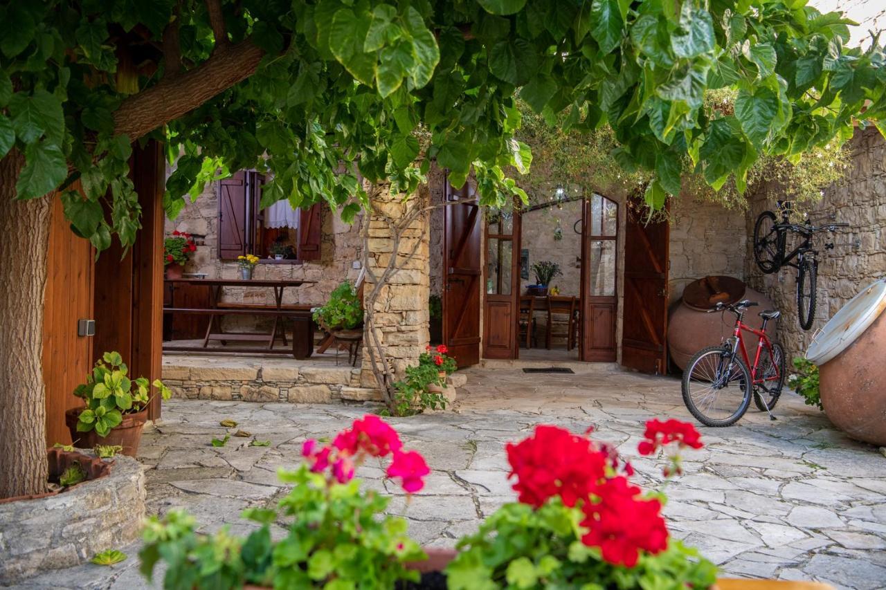 Apanemia Inn House Lofou Luaran gambar