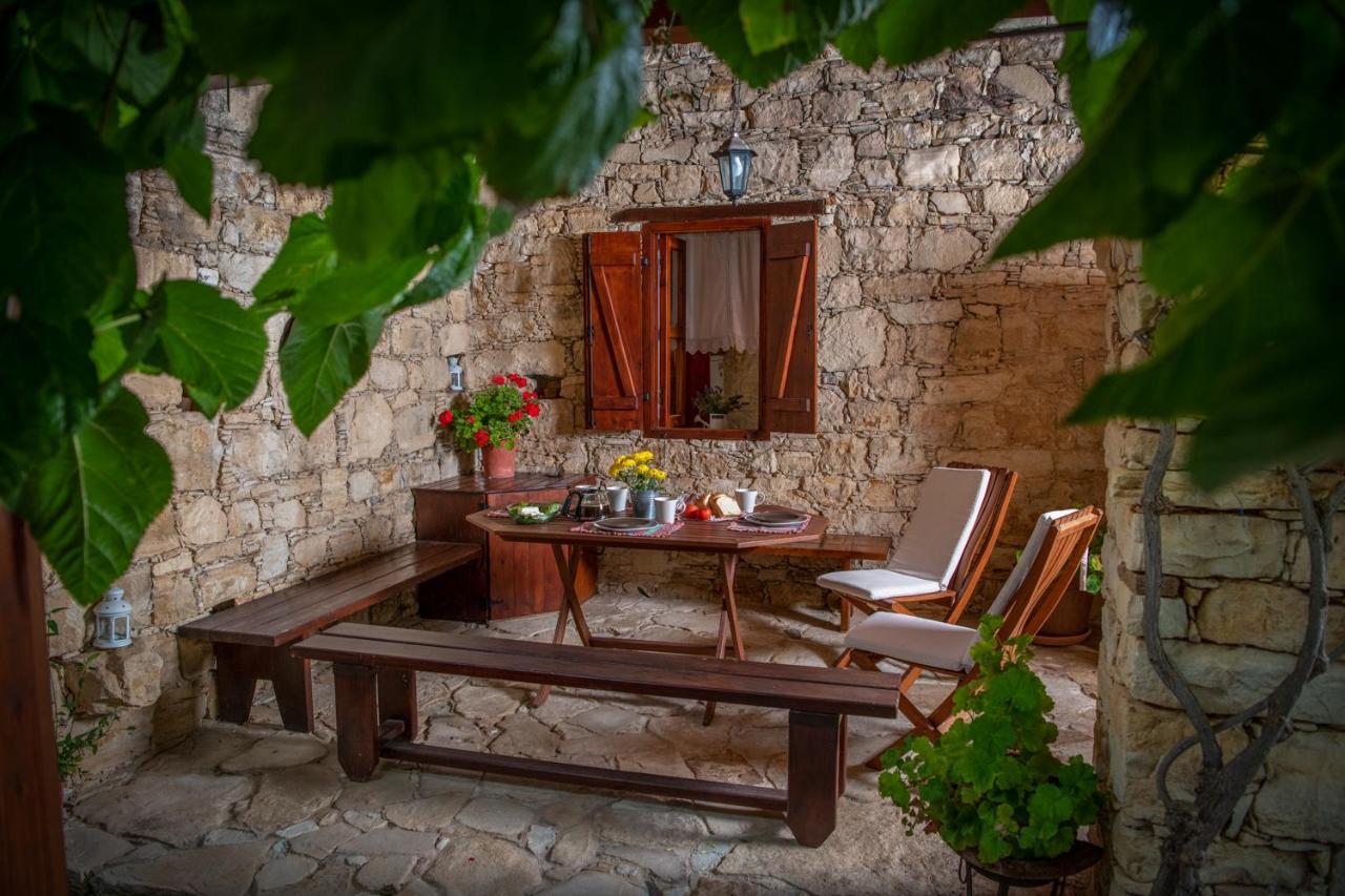 Apanemia Inn House Lofou Luaran gambar